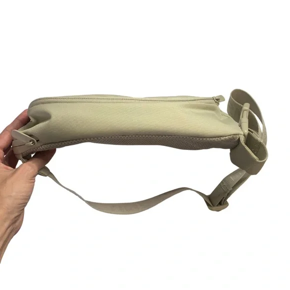 2/$30 Under Armor UA Flex Waist Bag Belt Khaki Crossbody Cream Beige Tan - Picture 9 of 11